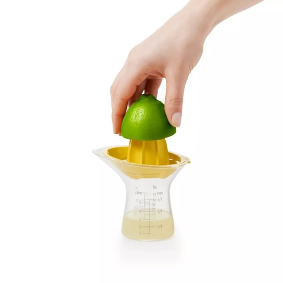Like New 🍋 OXO 🍋 Good Grips Small Citrus Juicer, Yellow - Picture 5 of 16